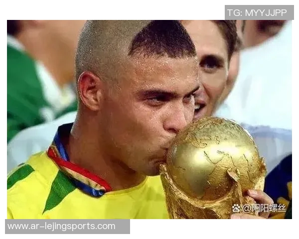 从贝利到梅西:探寻足球历史中最早球星的辉煌足迹与影响 从贝利到梅西:探寻足球历史中最早球星的辉煌足迹与影响