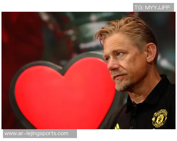 瘦小足球球星用智慧与速度征服绿茵场书写励志传奇